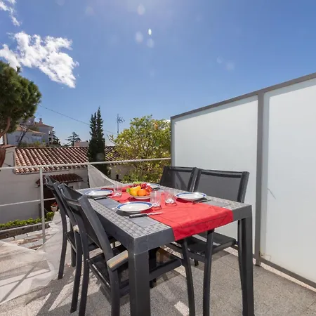 Grifeu-2 By Interhome Apartman